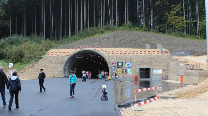 Transjuranne N 16
Tunnel Sous le Mont - Bild 3